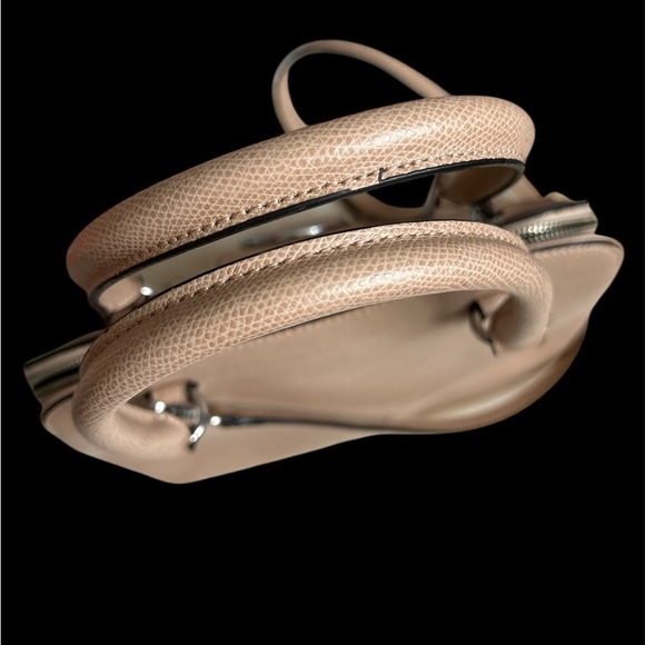 Calvin Klein Tan Shoulder Bag with Slouchy Design - Picture 8 of 9